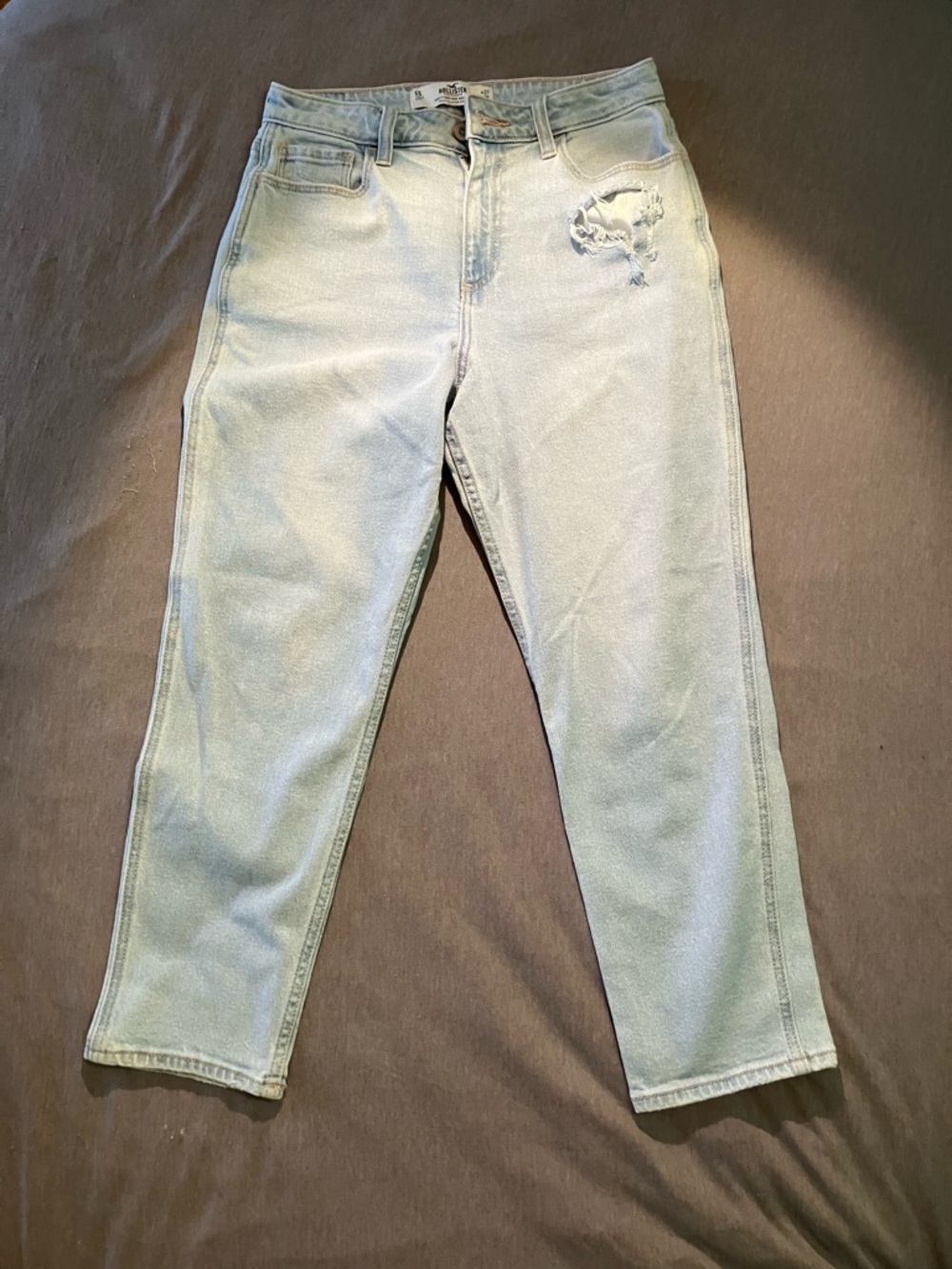 Hollister Light Blue Curvy High-Rise Mom Jeans